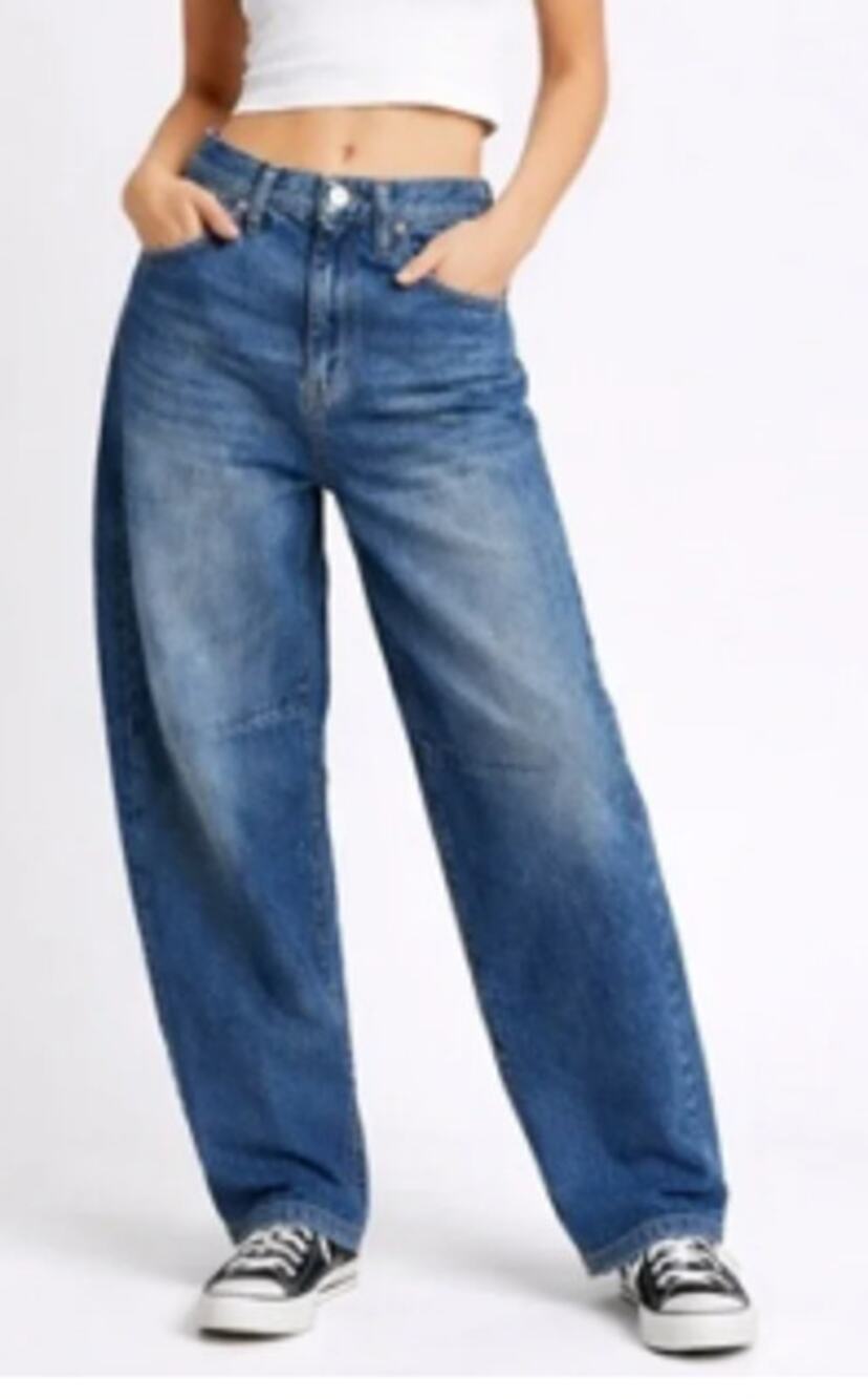 S.O.N.G. Medium Wash Barrel Leg Jeans sz 9/29